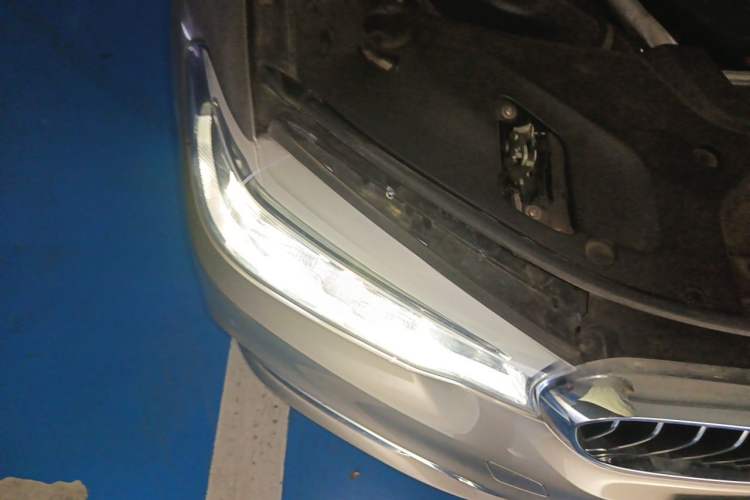 Used BMW 5 Series New Energy 2020 Mileage Upgrade Version 530Le Pioneer Edition Right Front Headlight