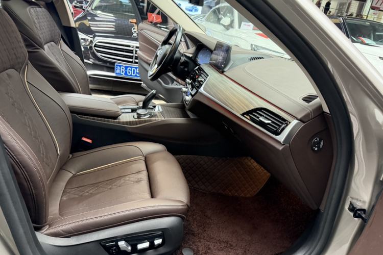 Used BMW 5 Series New Energy 2020 Mileage Upgrade Version 530Le Pioneer Edition Right Front Seat