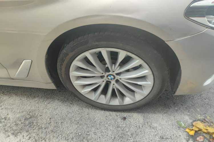 Used BMW 5 Series New Energy 2020 Mileage Upgrade Version 530Le Luxury Package Right Front Wheel Hub