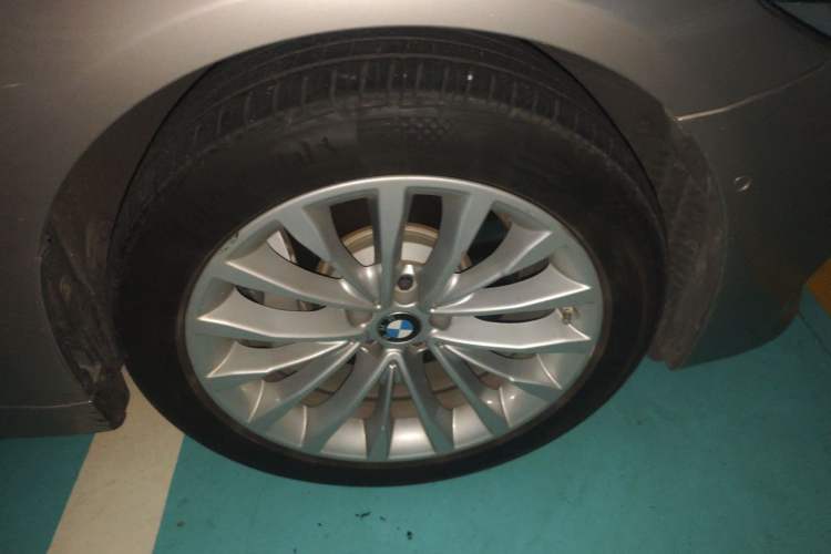 Used BMW 5 Series New Energy 2020 530Le Pioneer Edition Right Front Wheel Hub