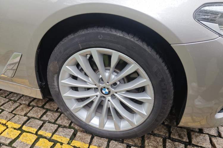 Used BMW 5 Series New Energy 2020 Mileage Upgrade Version 530Le Pioneer Edition Right Front Wheel Hub
