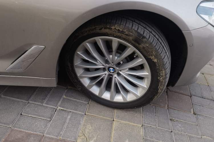 Used BMW 5 Series New Energy 2020 Mileage Upgrade Version 530Le Pioneer Edition Right Front Wheel Hub