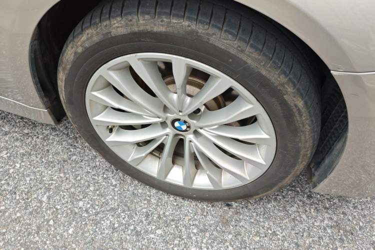 Used BMW 5 Series New Energy 2020 Mileage Upgrade Version 530Le Luxury Package Right Front Wheel Hub