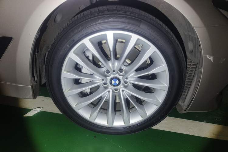 Used BMW 5 Series New Energy 2020 530Le Luxury Package Right Front Wheel Hub