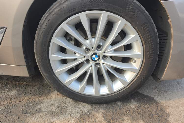 Used BMW 5 Series New Energy 2020 Mileage Upgrade Version 530Le Luxury Package Right Front Wheel Hub