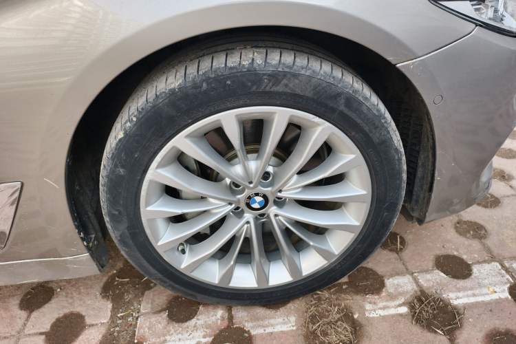 Used BMW 5 Series New Energy 2020 Mileage Upgrade Version 530Le Luxury Package Right Front Wheel Hub