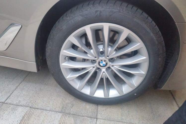 Used BMW 5 Series New Energy 2020 Mileage Upgrade Version 530Le Pioneer Edition Right Front Wheel Hub