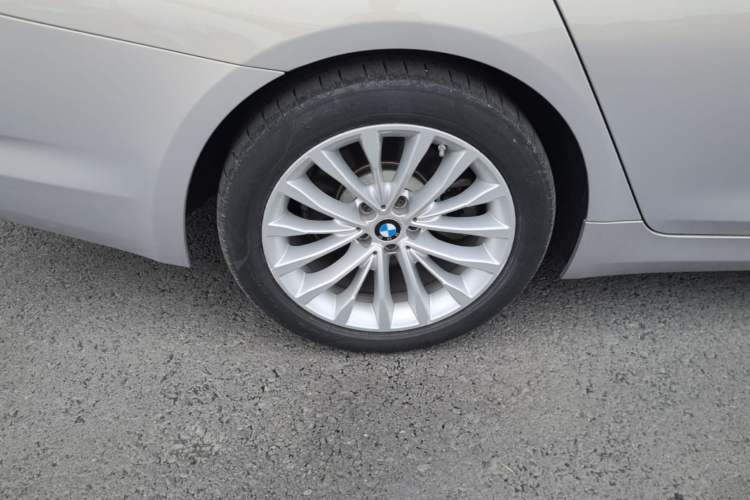 Used BMW 5 Series New Energy 2020 Mileage Upgrade Version 530Le Luxury Package Right Rear Wheel Hub