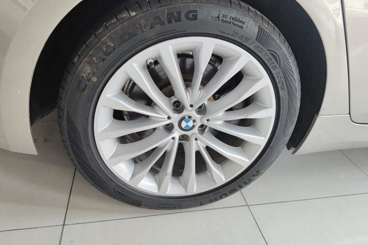 Used BMW 5 Series New Energy 2020 530Le Luxury Package Right Rear Wheel Hub