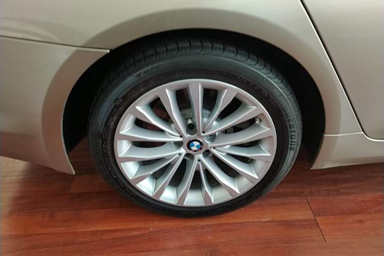 Used BMW 5 Series New Energy 2020 Mileage Upgrade Version 530Le Luxury Package Right Rear Wheel Hub