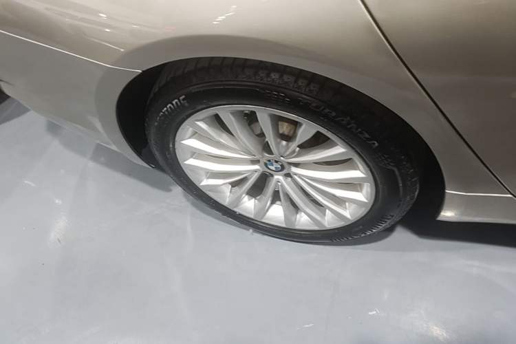 Used BMW 5 Series New Energy 2020 Mileage Upgrade Version 530Le Pioneer Edition Right Rear Wheel Hub