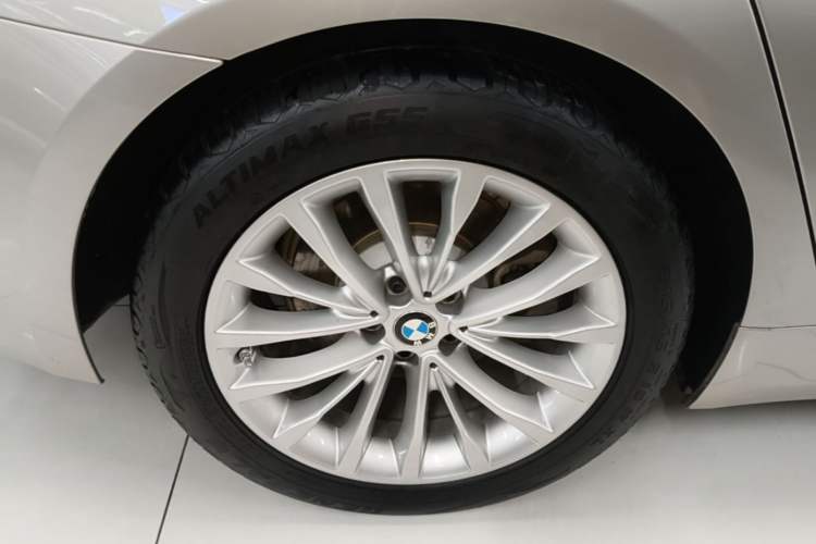 Used BMW 5 Series New Energy 2020 Mileage Upgrade Version 530Le Pioneer Edition Right Rear Wheel Hub