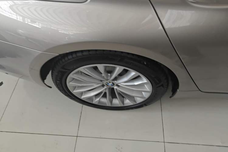 Used BMW 5 Series New Energy 2020 530Le Luxury Package Right Rear Wheel Hub