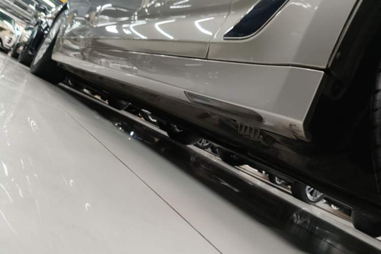 Used BMW 5 Series New Energy 2020 Mileage Upgrade Version 530Le Pioneer Edition Right Side Sill