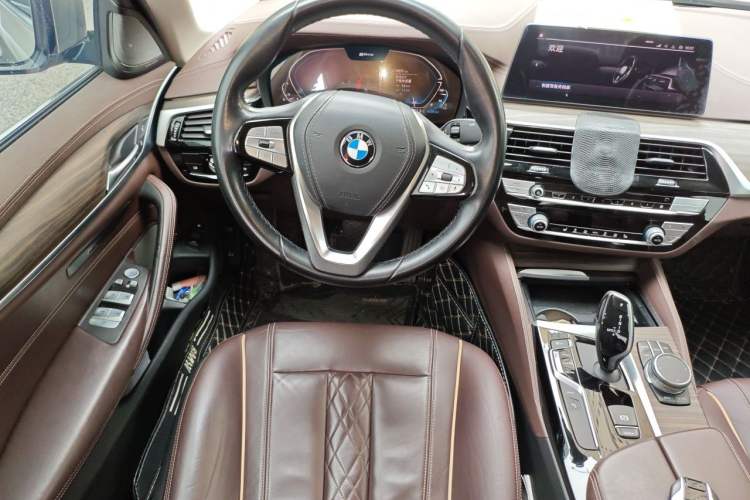 Used BMW 5 Series New Energy 2020 Mileage Upgrade Version 530Le Luxury Package Steering Wheel