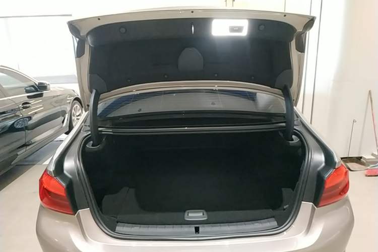 Used BMW 5 Series New Energy 2020 530Le Luxury Package Trunk