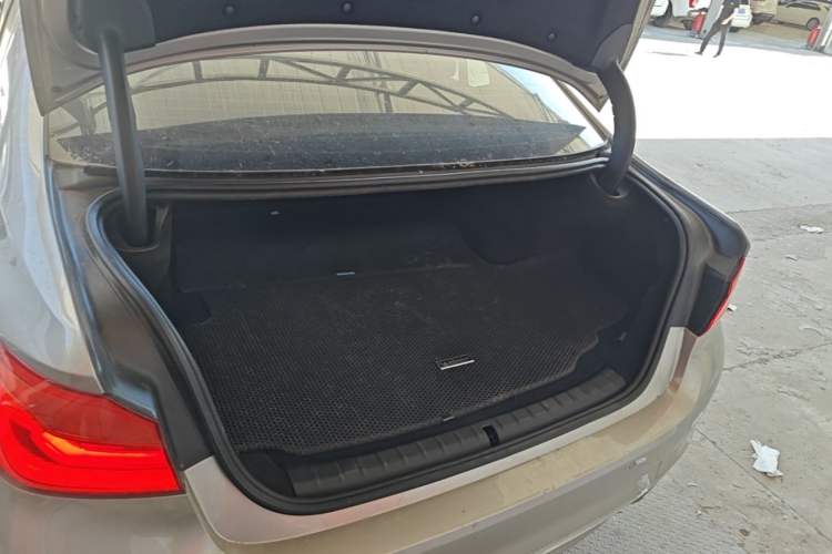 Used BMW 5 Series New Energy 2020 Mileage Upgrade Version 530Le Luxury Package Trunk