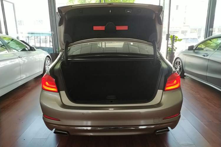 Used BMW 5 Series New Energy 2020 Mileage Upgrade Version 530Le Luxury Package Trunk