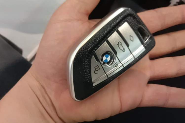 Used BMW 5 Series New Energy 2020 Mileage Upgrade Version 530Le Pioneer Edition Vehicle Key