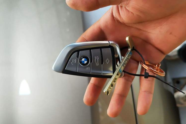 Used BMW 5 Series New Energy 2020 Mileage Upgrade Version 530Le Pioneer Edition Vehicle Key