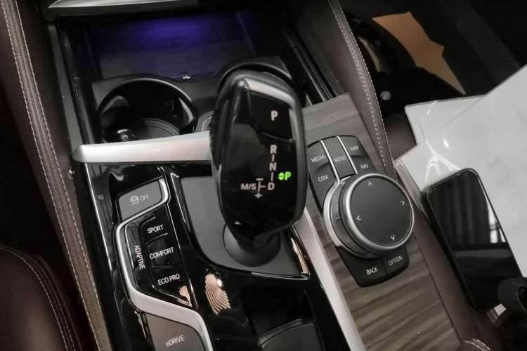 Used BMW 5 Series New Energy 2020 Mileage Upgrade Version 530Le Luxury Package Gear Lever