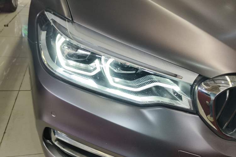 Used BMW 5 Series New Energy 2020 Mileage Upgrade Version 530Le Luxury Package Right Front Headlight