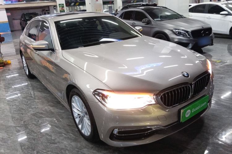 Used BMW 5 Series New Energy 2020 Mileage Upgrade Version 530Le Luxury Package Front Right 45 Deg