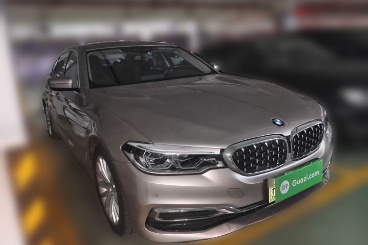 Used BMW 5 Series New Energy 2020 Mileage Upgrade Version 530Le Luxury Package Front Right 45 Deg