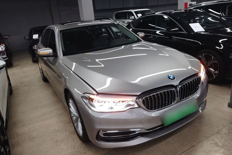 Used BMW 5 Series New Energy 2020 Mileage Upgrade Version 530Le Luxury Package Front Right 45 Deg