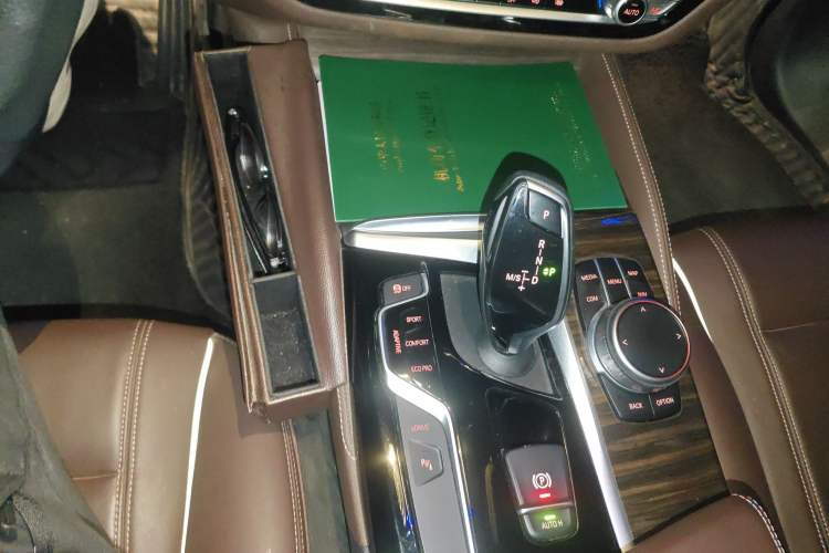 Used BMW 5 Series New Energy 2020 Mileage Upgrade Version 530Le Luxury Package Gear Lever