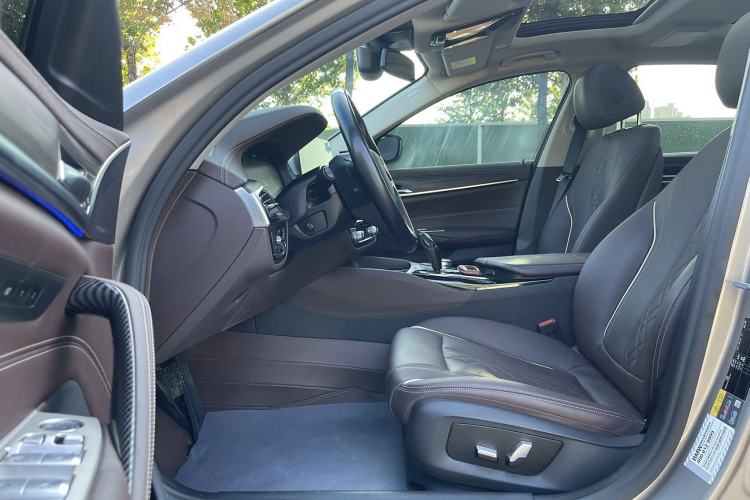 Used BMW 5 Series New Energy 2020 Mileage Upgrade Version 530Le Luxury Package Interior 2