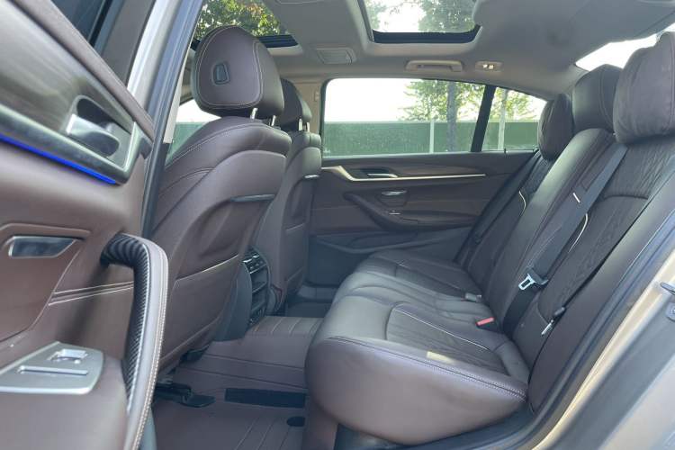 Used BMW 5 Series New Energy 2020 Mileage Upgrade Version 530Le Luxury Package Interior 3