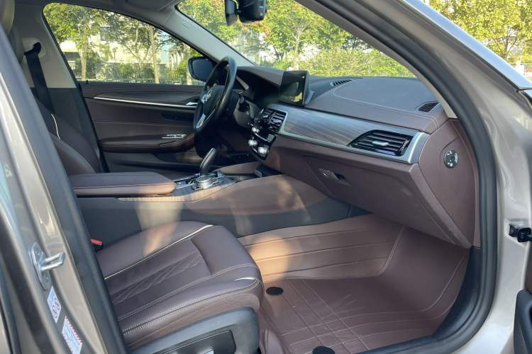Used BMW 5 Series New Energy 2020 Mileage Upgrade Version 530Le Luxury Package Interior 6
