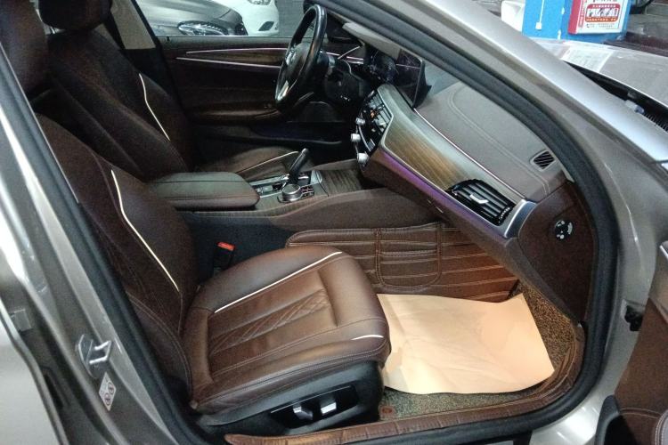 Used BMW 5 Series New Energy 2020 Mileage Upgrade Version 530Le Luxury Package Right Front Seat