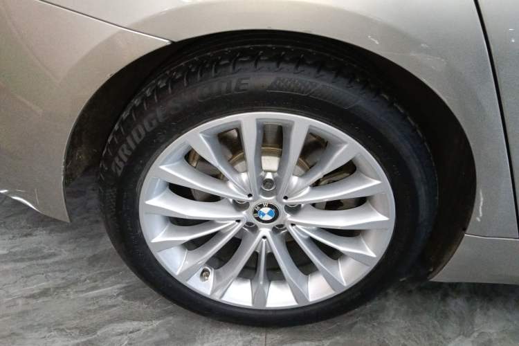 Used BMW 5 Series New Energy 2020 Mileage Upgrade Version 530Le Luxury Package Right Rear Wheel Hub
