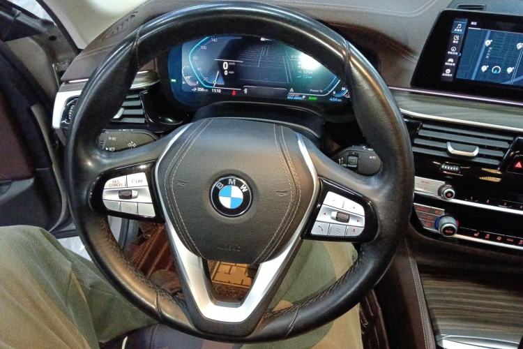 Used BMW 5 Series New Energy 2020 Mileage Upgrade Version 530Le Luxury Package Steering Wheel