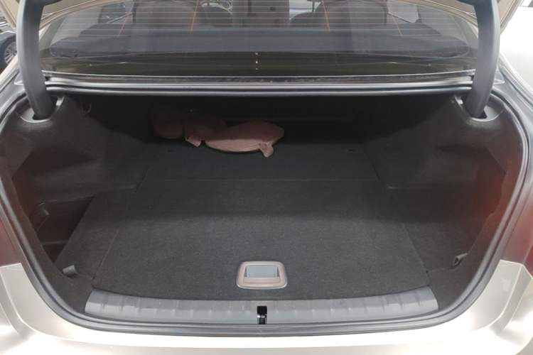 Used BMW 5 Series New Energy 2020 Mileage Upgrade Version 530Le Luxury Package Trunk