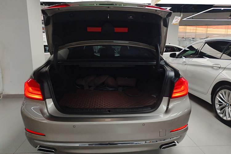 Used BMW 5 Series New Energy 2020 Mileage Upgrade Version 530Le Luxury Package Trunk