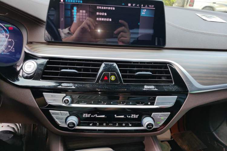 Used BMW 5 Series New Energy 2020 Mileage Upgrade Version 530Le Luxury Package Audio And AC Panel