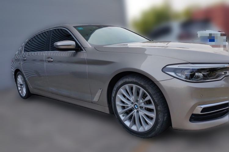 Used BMW 5 Series New Energy 2020 Mileage Upgrade Version 530Le Luxury Package Front Right 45 Deg