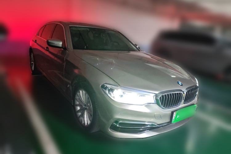 Used BMW 5 Series New Energy 2020 Mileage Upgrade Version 530Le Luxury Package Front Right 45 Deg