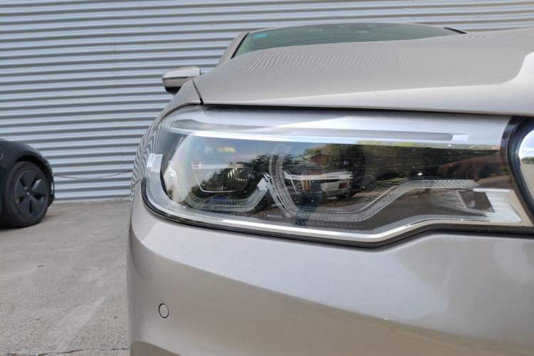 Used BMW 5 Series New Energy 2020 Mileage Upgrade Version 530Le Luxury Package Right Front Headlight