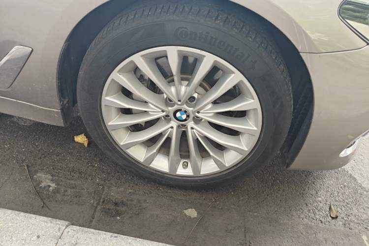 Used BMW 5 Series New Energy 2020 530Le Pioneer Edition Right Front Wheel Hub