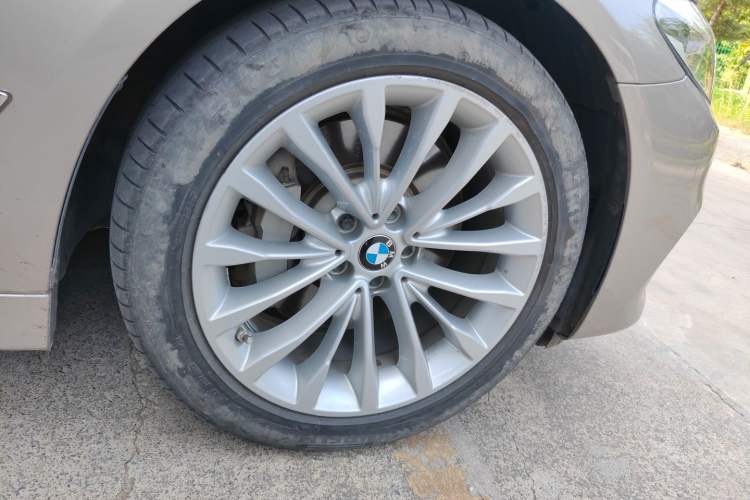 Used BMW 5 Series New Energy 2020 Mileage Upgrade Version 530Le Luxury Package Right Front Wheel Hub