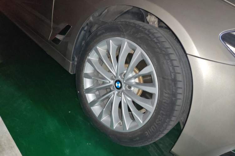 Used BMW 5 Series New Energy 2020 Mileage Upgrade Version 530Le Luxury Package Right Front Wheel Hub
