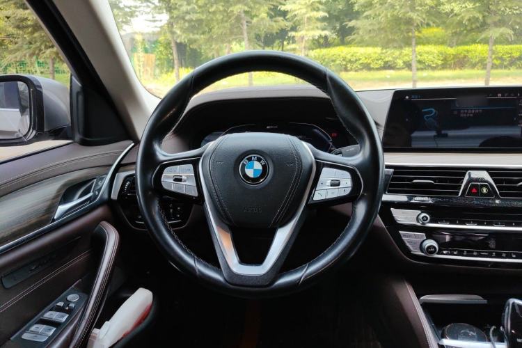 Used BMW 5 Series New Energy 2020 Mileage Upgrade Version 530Le Luxury Package Steering Wheel