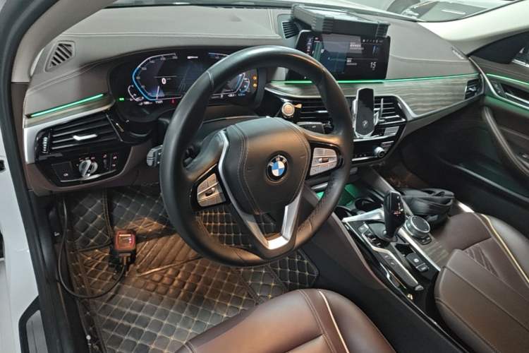 Used BMW 5 Series New Energy 2020 Mileage Upgrade Version 530Le Luxury Package Center Console