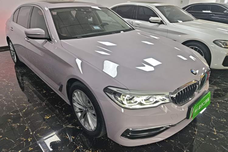 Used BMW 5 Series New Energy 2020 Mileage Upgrade Version 530Le Luxury Package Front Right 45 Deg