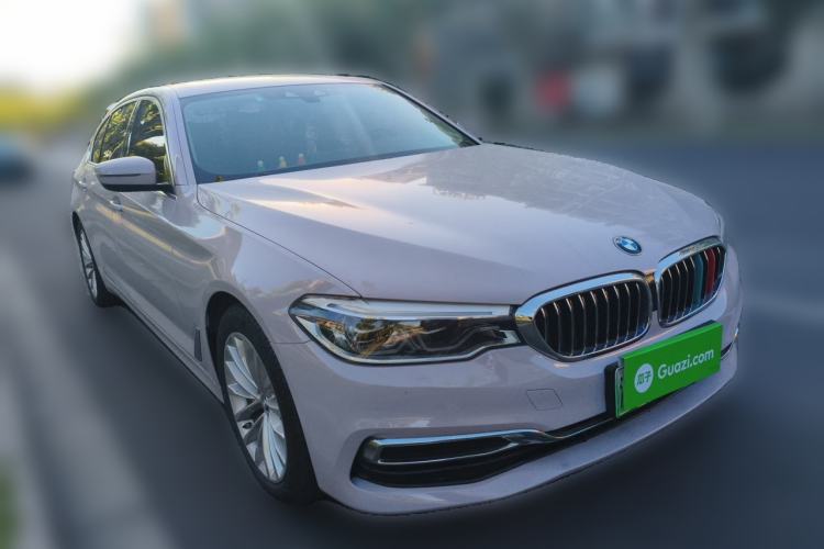 Used BMW 5 Series New Energy 2020 Mileage Upgrade Version 530Le Luxury Package Front Right 45 Deg