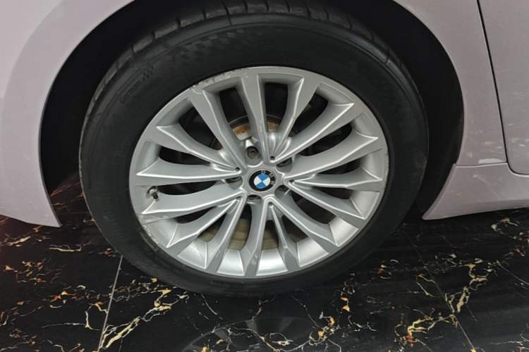 Used BMW 5 Series New Energy 2020 Mileage Upgrade Version 530Le Luxury Package Right Rear Wheel Hub
